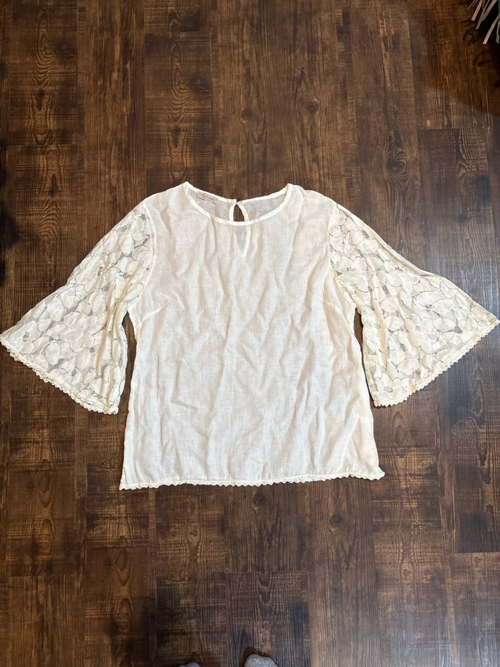 Women's Cream Lace-Sleeve Blouse